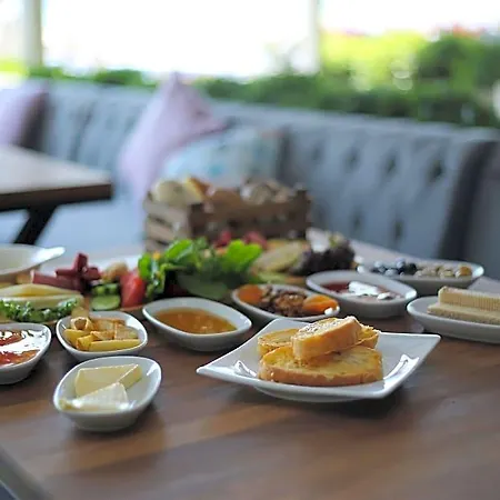 Yuzbasi Hotel 3*